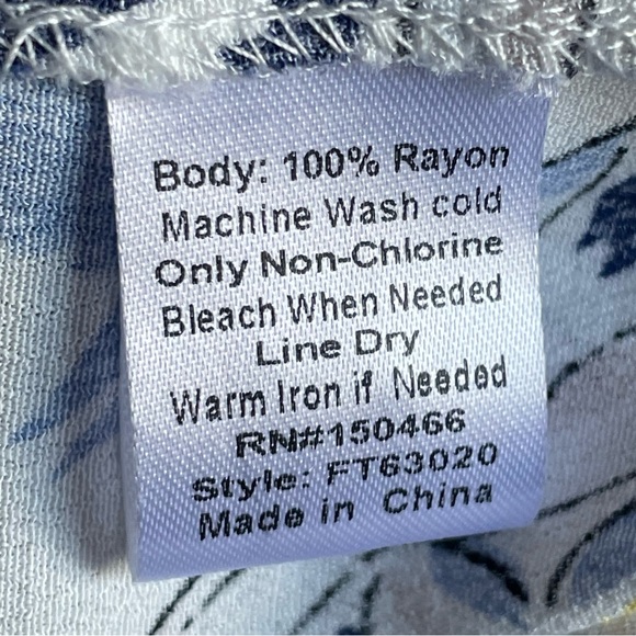 Fun 2 Fun Blouse SZ - M - Picture 5 of 5